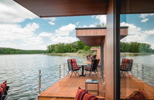 Stechow-Ferchesar House | Haus auf dem See Elise, Matheo, Mads, und Jarle