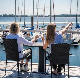 Burgstaaken Boat Rental | Hausboot ELLA- Huus & Meer