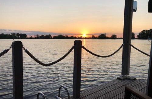 Toplitz Boat Rental | Hausboot NautikHus auf der Havel