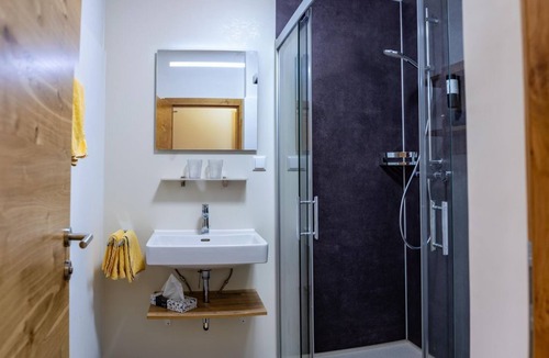Liefering Bed & Breakfast | Helmhof, Pension - Double room with shower, WC
