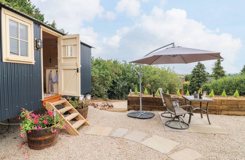 Ashbourne Cottage | High Grounds Shepherd's Hut