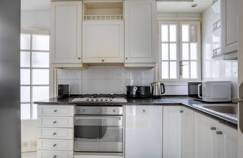 Sant Gervasi Apartment | Hip Galvany 3BR w/Doorman, Balcony & Park Views, by Blueground