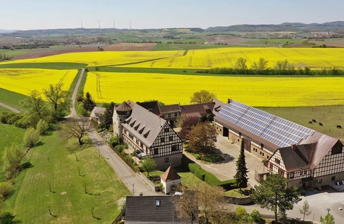 Erlabronn Apartment | Historic manor in the Steigerwald with swimming pool and sauna