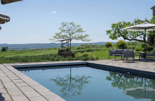 Saint-Sauveur-de-Cruzieres House | Holiday Home 'Gîte Les Vignes Au Mas Dujau' with Shared Pool, Wi-Fi and Air Conditioning