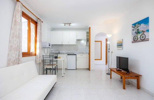 Cala Agulla Apartment | Holiday Apartment "Mhm 4" with Balcony & Wi-Fi