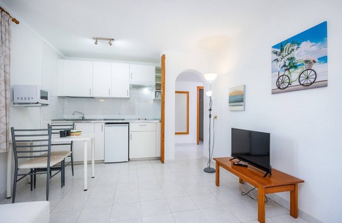 Cala Agulla Apartment | Holiday Apartment "Mhm 4" with Balcony & Wi-Fi