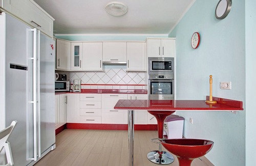 Playa Blanca Apartment | Holiday Apartment "Playa Flamingo 37" with Shared Pool, A/C & Wi-Fi