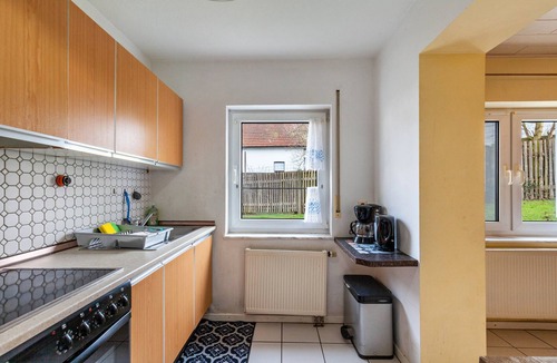 Wernborn Apartment | Holiday Apartment 'Hildegard' with Shared Garden and Wi-Fi