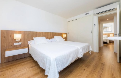 Son Servera Apartment | Holiday Apartment "Las Palmeras II" with Shared Pool, A/C and Wi-Fi