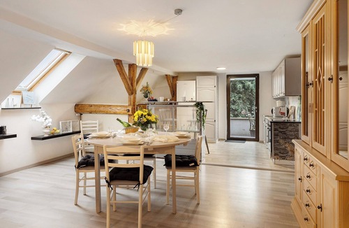 Jahrstedt Apartment | Holiday Apartment 'Lieblingsgast' with Private Terrace, Balcony and Wi-Fi