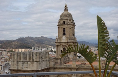 Perchel Sur Apartment | Holiday Apartment "Picasso Flat" in Málaga City with Balcony, Wi-Fi & A/C