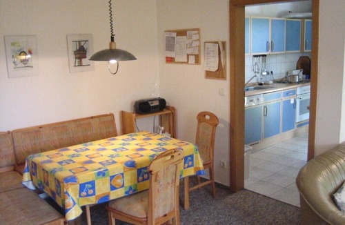 Zinnowitz Apartment | Holiday Home with Garden, pets allowed
