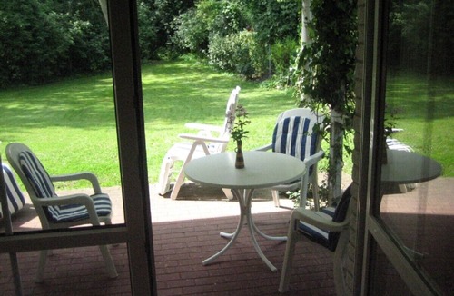 Zinnowitz Apartment | Holiday Home with Garden, pets allowed