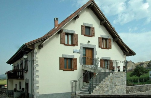 Villanueva de Aezcoa House | Holiday Home 'Casa Aguerre' with Mountain View, Private Terrace and Wi-Fi