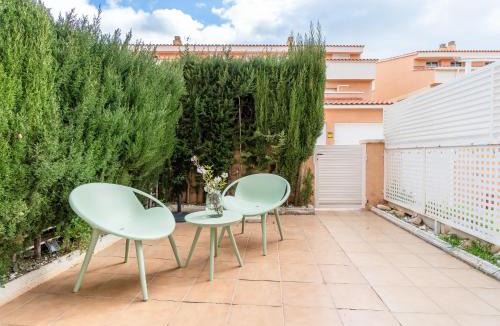 Creixell House | Holiday Home Canción de mar by Interhome