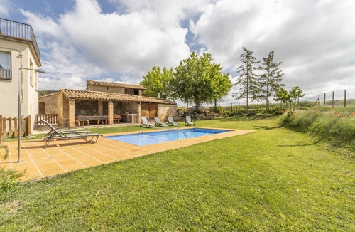 Solsona House | Holiday Home 'Casa Ponet' with Mountain View, Private Pool and Wi-Fi