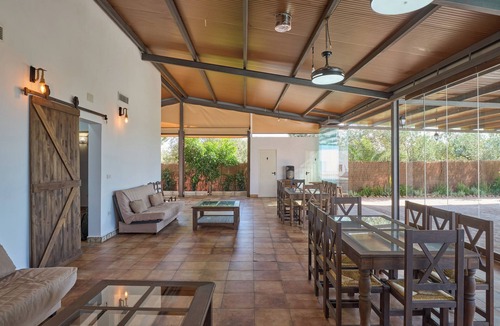La Carlota House | Holiday Home 'Casa Rural Olivar De La Marquesa' with Private Pool, Wi-Fi and Air Conditioning