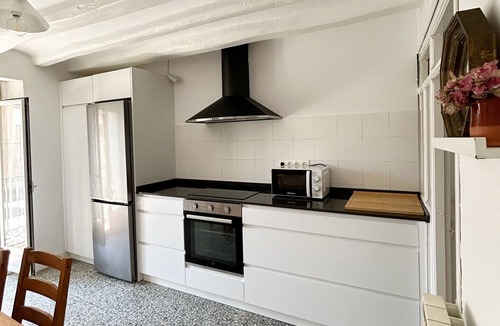 Morentin House | Holiday Home 'Enara-enea' with Private Garden, Balcony and Wi-Fi