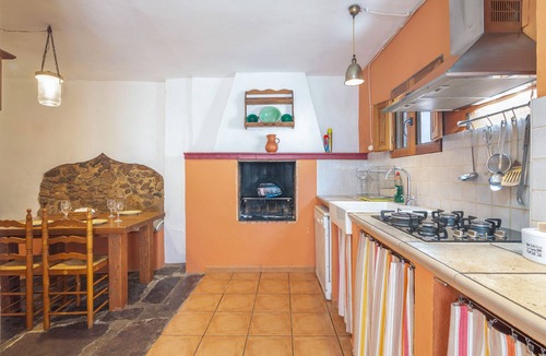 Calabazares House | Holiday Home 'Casa Rural La Trastienda' with Mountain View, Private Pool and Wi-Fi