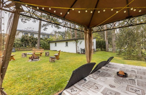 Borkheide House | Holiday Home 'Ferienhäuschen Wils' with Shared Pool, Private Terrace and Wi-Fi