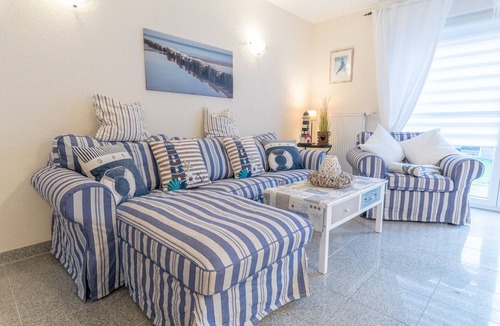Pruchten House | Holiday Home 'Ferienhaus Kranich' with Private Terrace, Private Garden and Wi-Fi