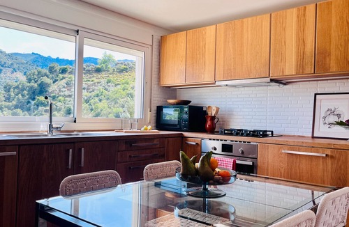 Yunquera House | Holiday Home 'La Casita De La Loma' with Mountain View, Wi-Fi and Air Conditioning