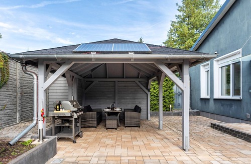 Rathenow House | Holiday Home 'Optikstadt Rathenow' with Private Terrace and Wi-Fi