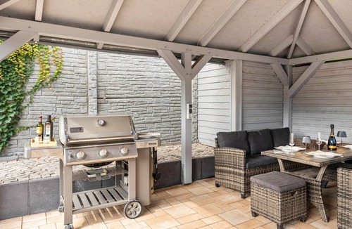 Rathenow House | Holiday Home 'Optikstadt Rathenow' with Private Terrace and Wi-Fi