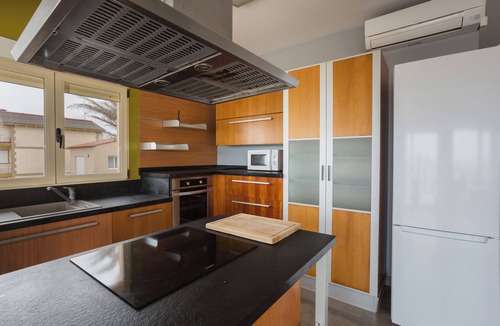Molinell House | Holiday Home 'Villa Rosa 2' with Sea View, Wi-Fi and Air Conditioning