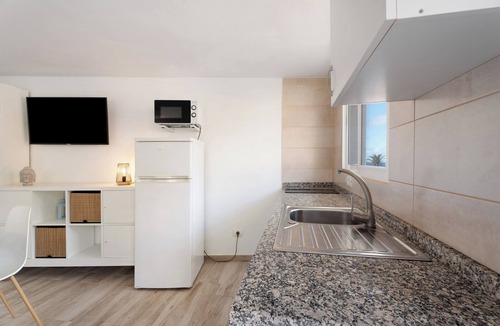 Alojera House | Holiday Home 'VV La Era' with Sea View, Wi-Fi and Air Conditioning