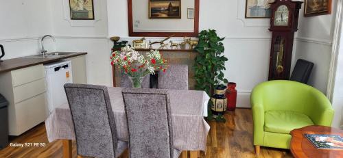 Weston-super-Mare House | Holly Lodge