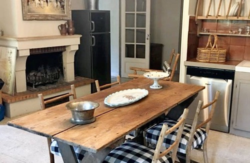 Marsillargues House | Homerez - Charming House in Marsillargues with Garden