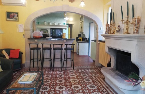 Le Thor House | Homerez - Charming House in Le Thor with shared pool