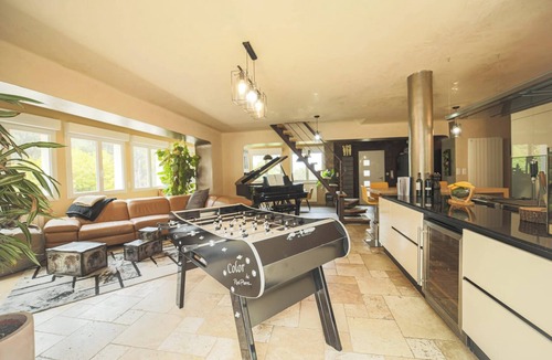 Aubagne Villa | Homerez - Elegant Villa with Pool in Aubagne - Jacuzzi Included