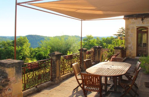 Saint-Cybranet House | Homerez - House for 9 ppl. with shared pool and terrace at Saint-Cybranet