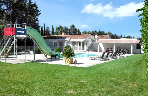 Meynes Villa | Homerez - Spacious and Elegant Villa in Meynes with Private Pool