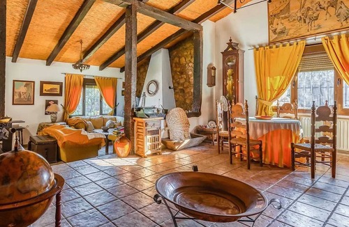 Valverde de Leganes Villa | Homerez - Villa mountain view - Valverde