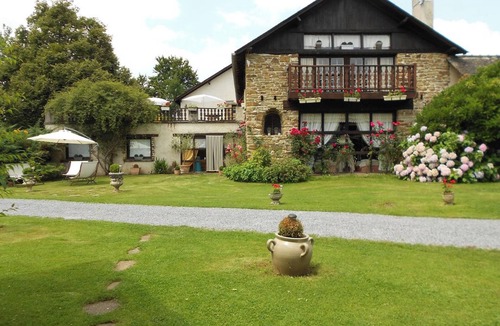 Haut-de-Bosdarros Villa | Homerez - Villa in Haut-de-Bosdarros