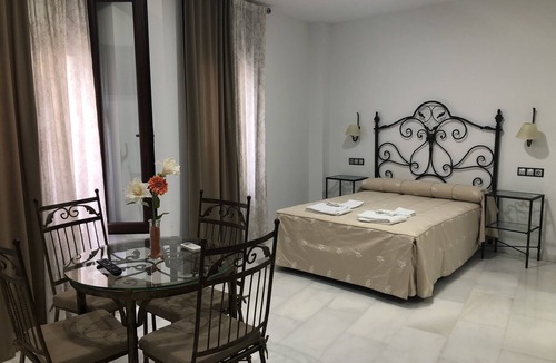 La Catedral Hostel | Hostal Almanzor
