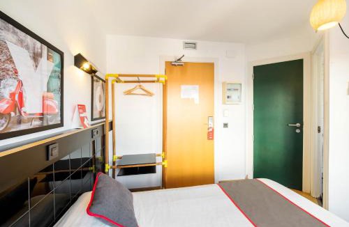 Sant Adria de Besos House | Hostal Athenas