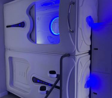 Canillas Hostel | Hostel Space Capsule