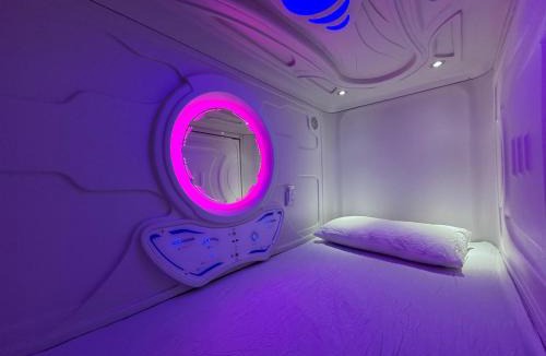 Canillas Hostel | Hostel Space Capsule