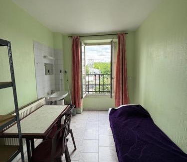 Saint-Denis Hostel | Hostel Wilson