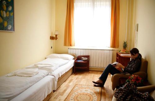 Gellert Hill Hotel | Hotel Bara Junior