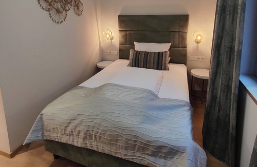 Rain Hotel | Hotel Lutz