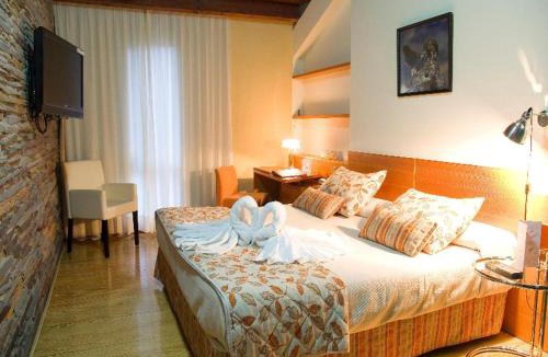 Torrejon El Rubio Hotel | Hotel Parque de Monfragüe