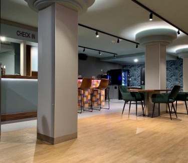 Red Light District Hostel | Hotel The Globe
