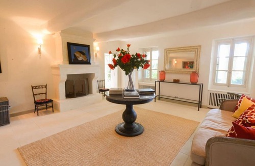 Noves House | House ∙ 10 bedrooms ∙ 18 guests