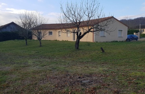 Condat-sur-Vezere House | House by a river