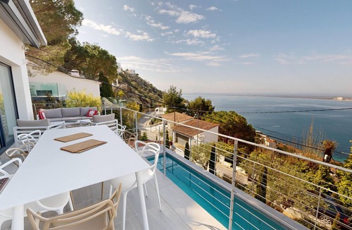 Roses Town Center House | House facing the sea above the bay of Rosas